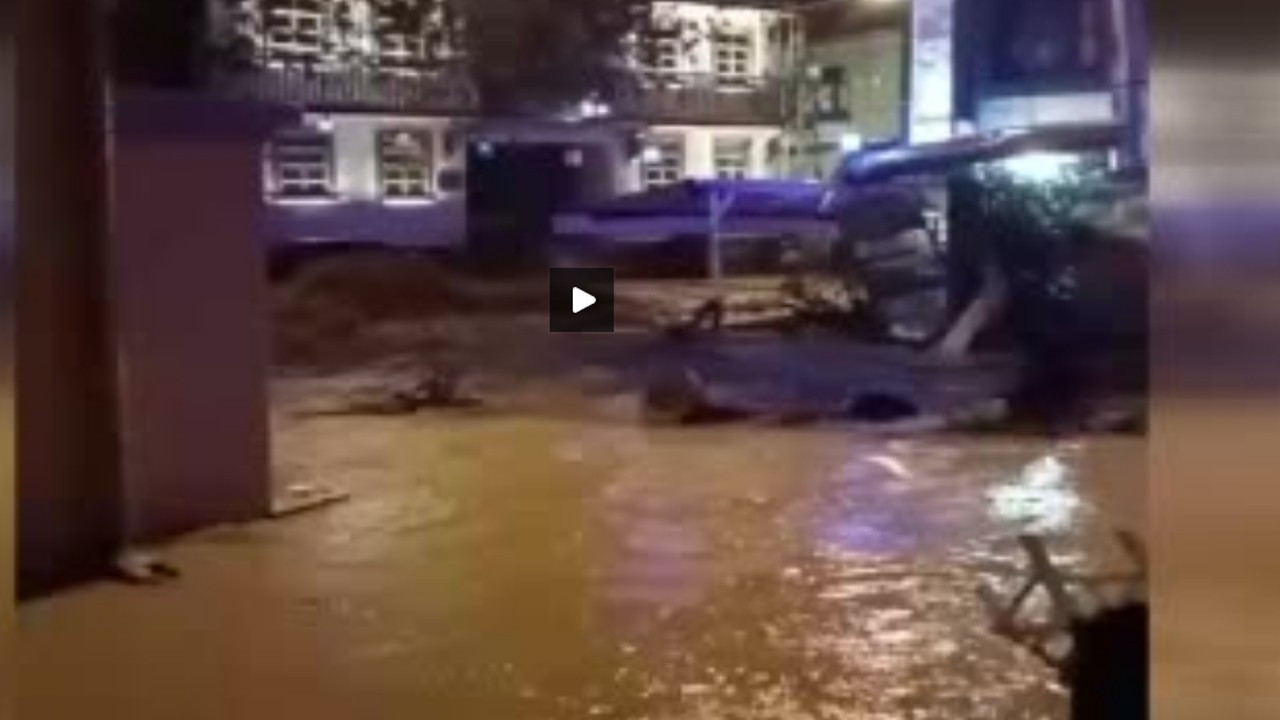 Bursa’da sağanak yağış sele dönüştü: Dereler taştı, yollar göle döndü