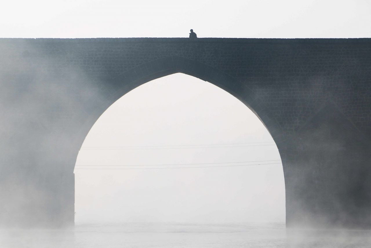 Diyarbakır’da etkili olan sis, kartpostallık görüntü oluşturdu - Sayfa 1