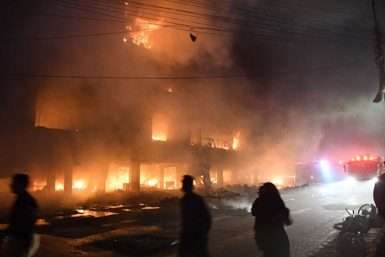 Pakistan’da mobilya çarşısında yangın: 5 ölü - Sayfa 1