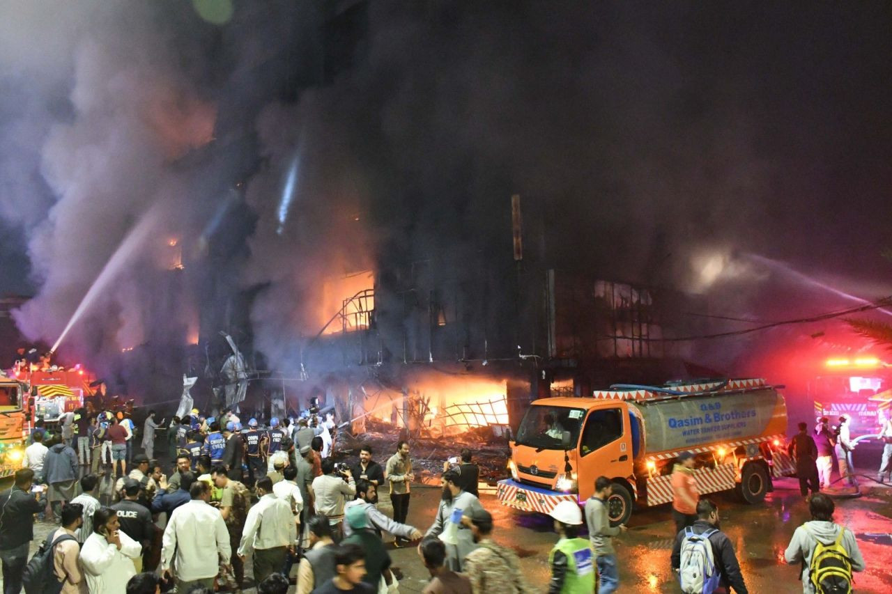 Pakistan’da mobilya çarşısında yangın: 5 ölü - Sayfa 3