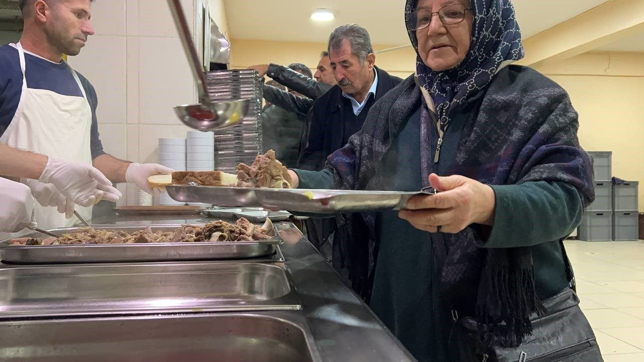 Buraya gelen aç kalmıyor... Bir türbe hikayesi.. - Sayfa 11