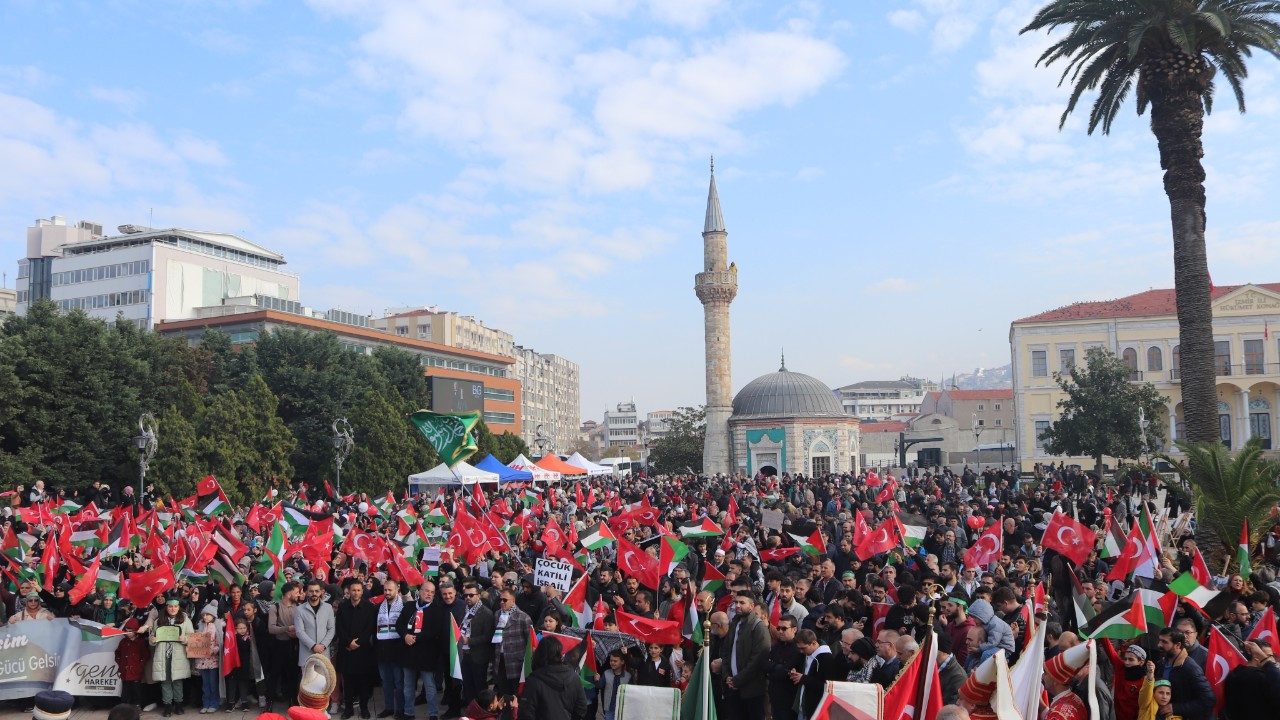İzmirliler Filistin’e destek için yürüdü