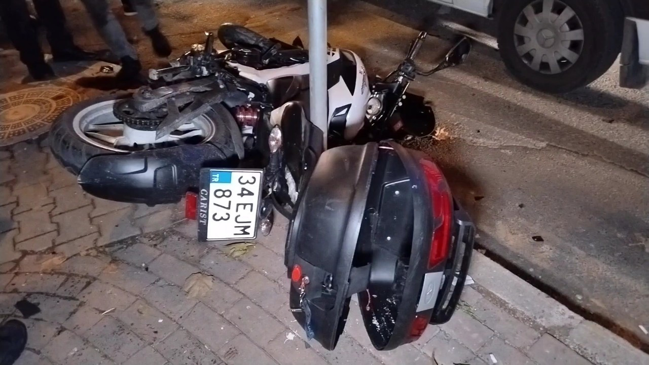Ataşehir'de otomobil motosiklete çarptı, motosikletli yaralandı