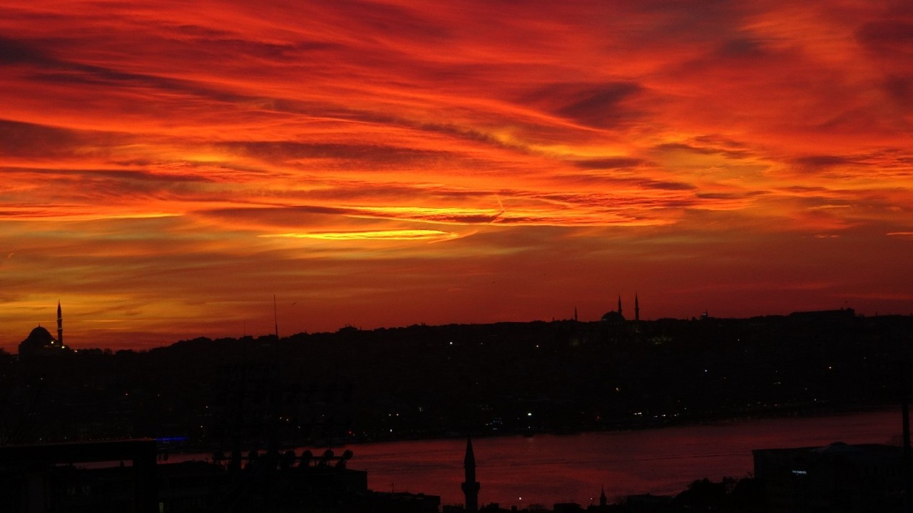 İstanbul'da muhteşem gün batımı manzarası