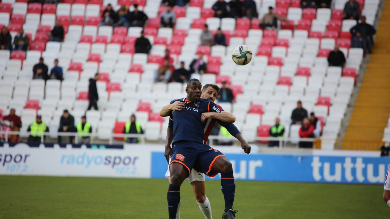 Sivasspor'da 3 isim ceza sınırında