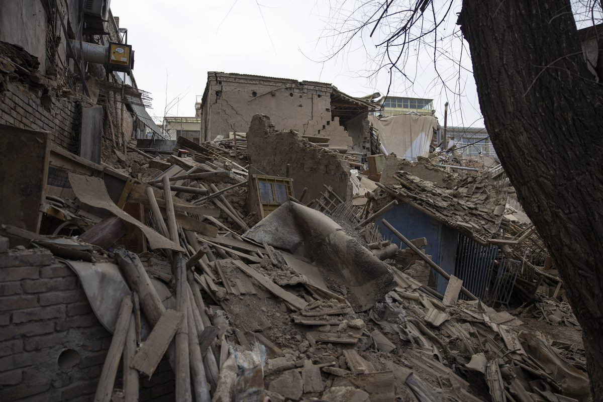 Çin'deki deprem felaketindeki can kaybı 135'e yükseldi - Sayfa 2