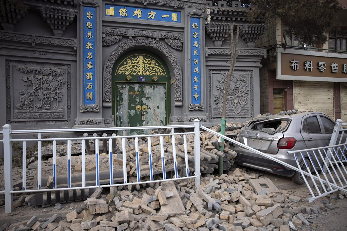 Çin'deki deprem felaketindeki can kaybı 135'e yükseldi - Sayfa 4