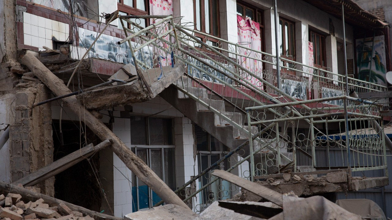 Çin'deki deprem felaketindeki can kaybı 135'e yükseldi