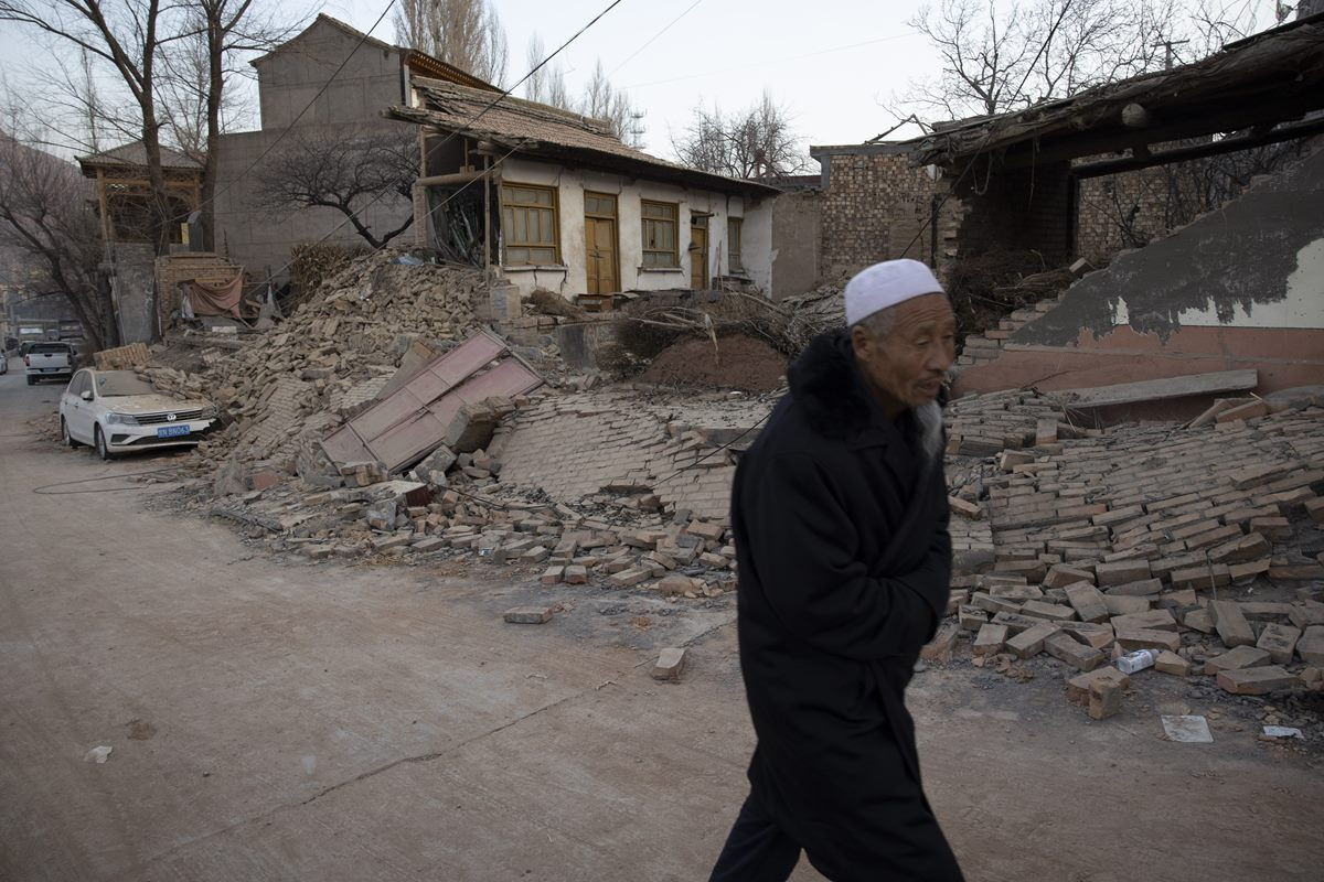 Çin'deki deprem felaketindeki can kaybı 135'e yükseldi - Sayfa 22