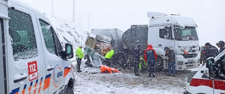 Bitlis’te zincirleme trafik kazası: 1 ölü - Sayfa 8