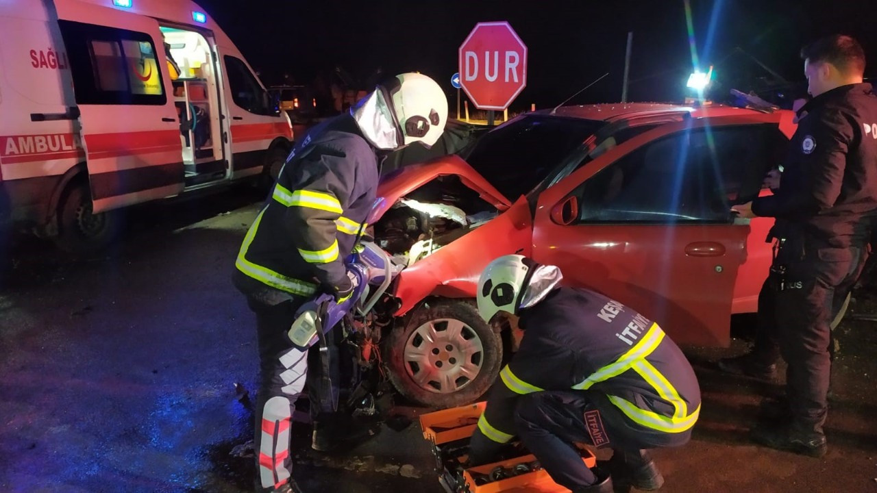 Keşan’da 2 otomobilin çarpıştığı kazada 1 kişi öldü, 5 kişi de yaralandı