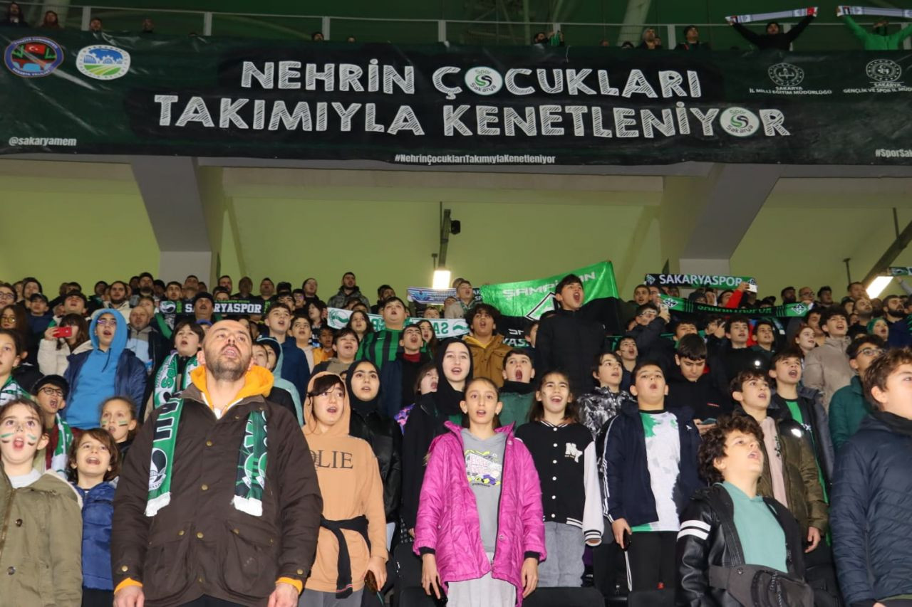 Nehrin Çocuklarıyla Galibiyet Coşkusu - Sayfa 8