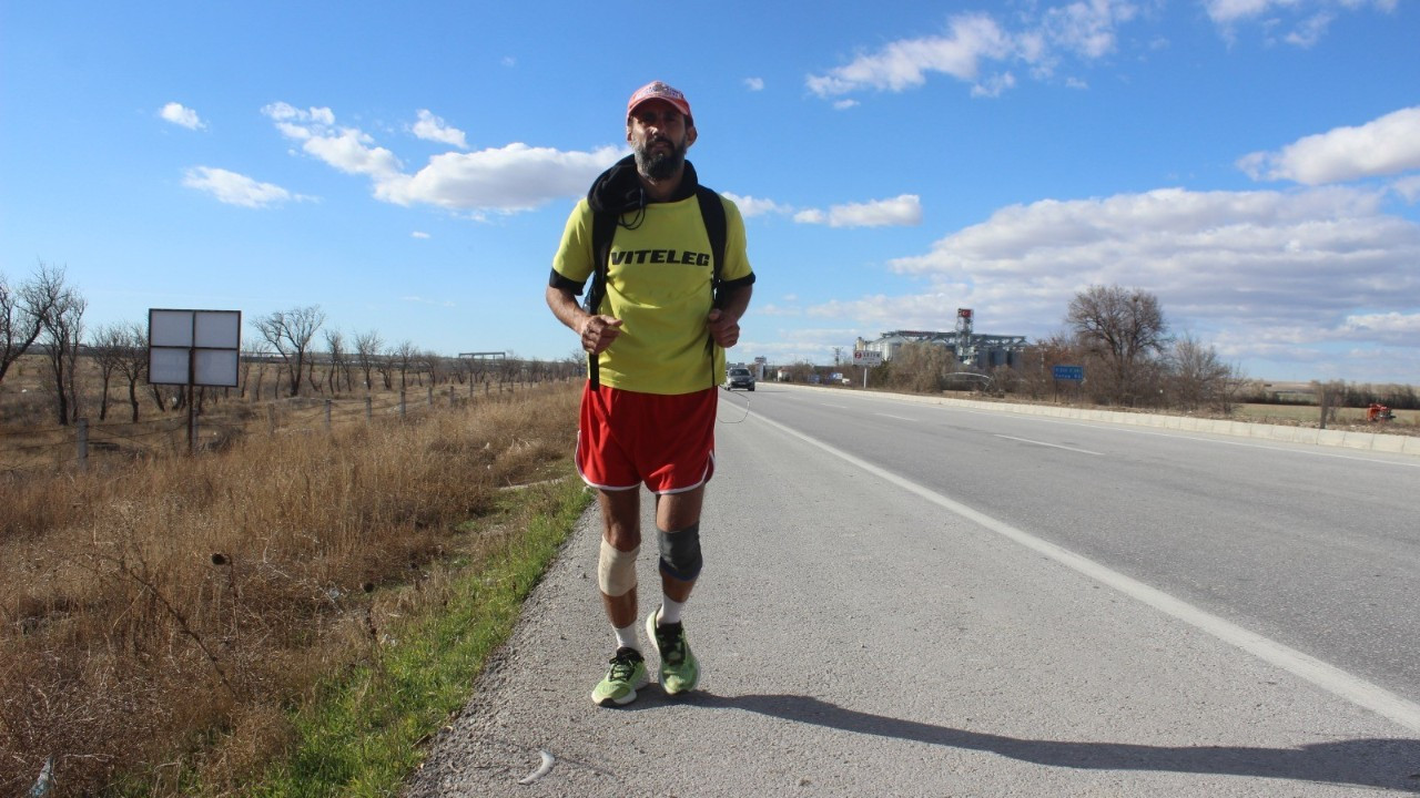 Fransa'dan yola çıkan koşucu, koşa koşa Adana’daki maratona gidiyor