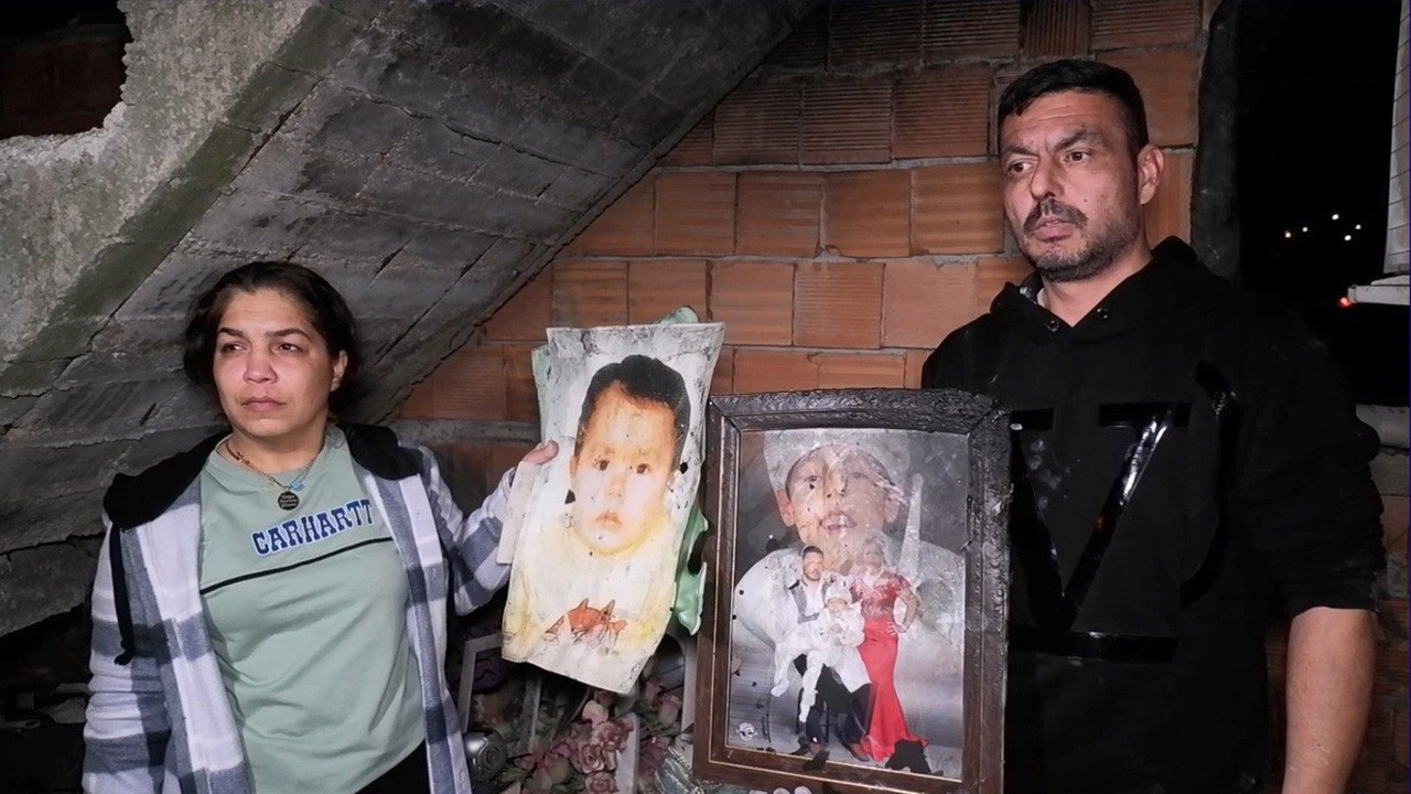 Küle dönen evde, ölen 3 çocuğunun hatıralarını gözyaşlarıyla aradılar