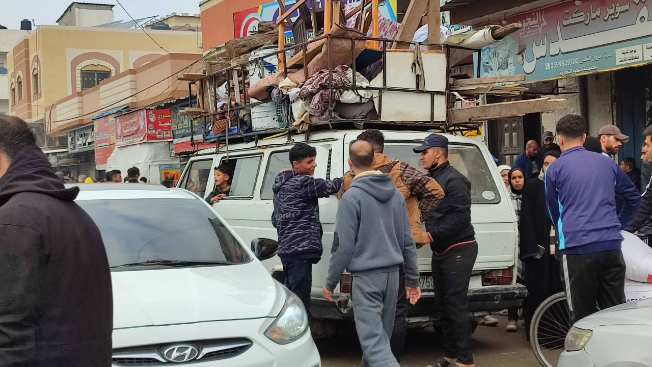 Gazze Şeridi’ne bomba yağdıran İsrail, Filistinlileri göçe zorluyor