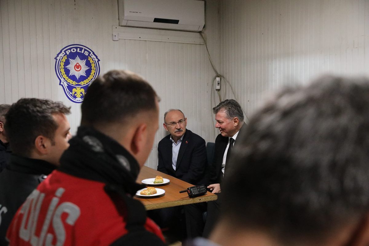 Vali Karadeniz yılbaşında uygulama yapan polis ve jandarma ekiplerini ziyaret etti - Sayfa 6