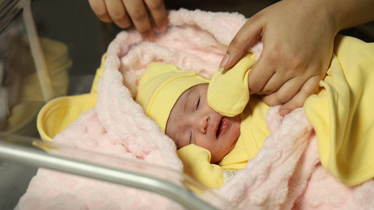 Depremin merkezi Kahramanmaraş’ta yeni yılın ilk bebeği ‘Ecrin Lina’