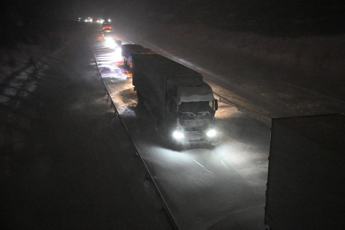 İsveç’te kar esareti: Bin araç yolda mahsur kaldı - Sayfa 3
