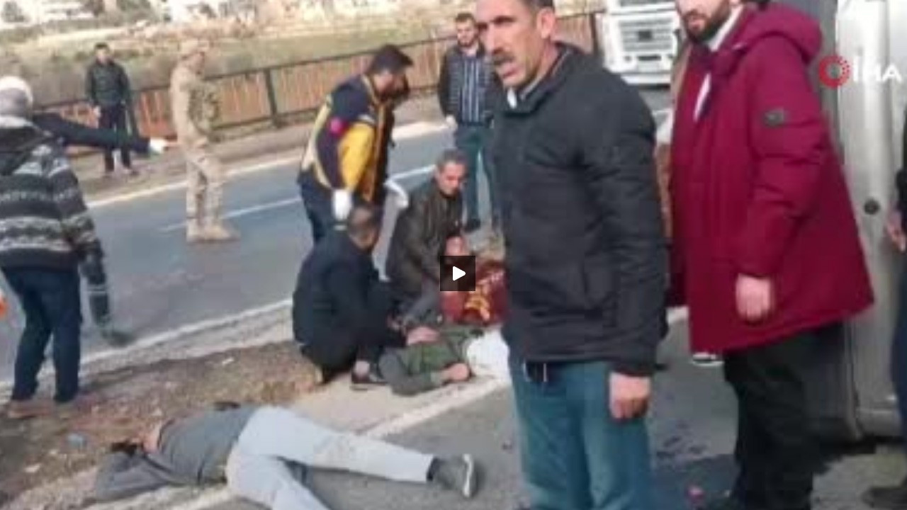 Mardin’de hafif ticari araç takla attı: 3'ü ağır 4 yaralı
