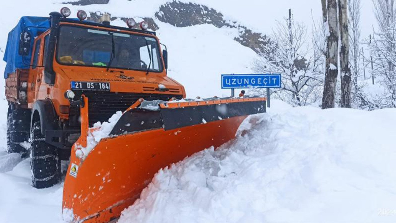 Beytüşşebap’ta kar kalınlığı 1 metreyi geçti, 20 köy yolu ulaşıma kapandı