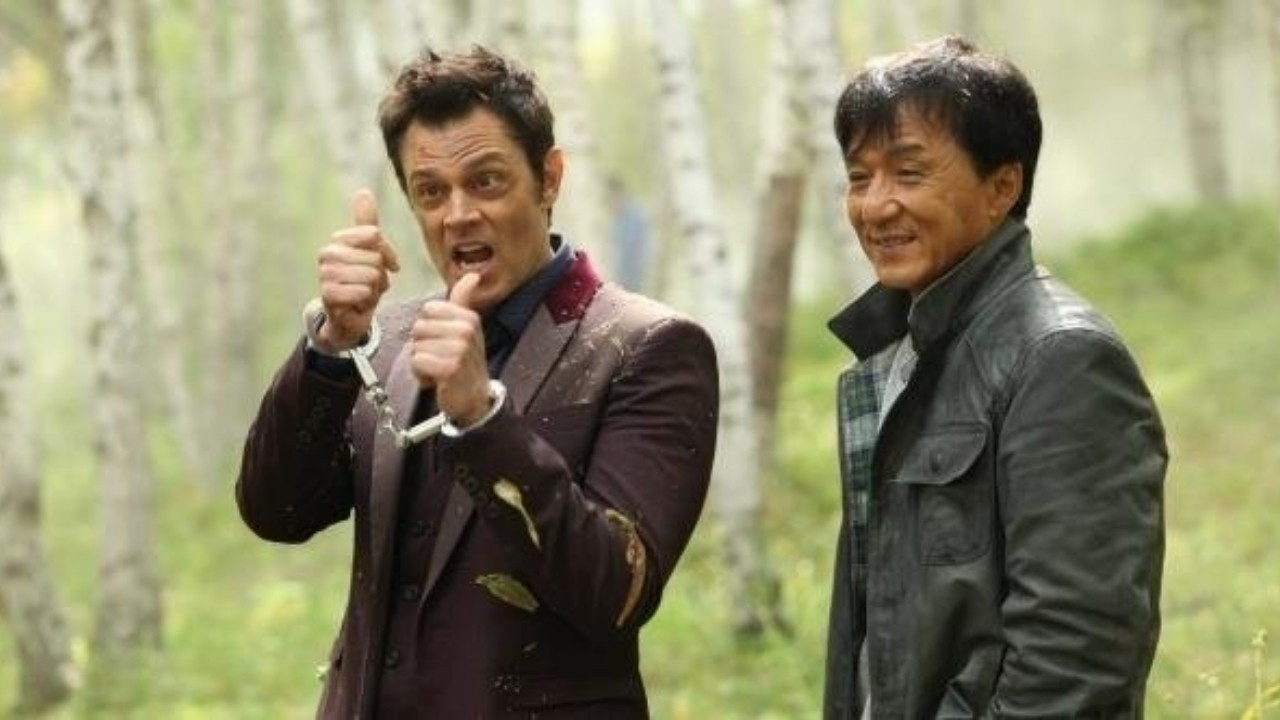 JACKIE CHAN İZ PEŞİNDE (Skiptrace) FİLMİNİN KONUSU NE? | Jackie Chan İz Peşinde filminin oyuncuları kim?