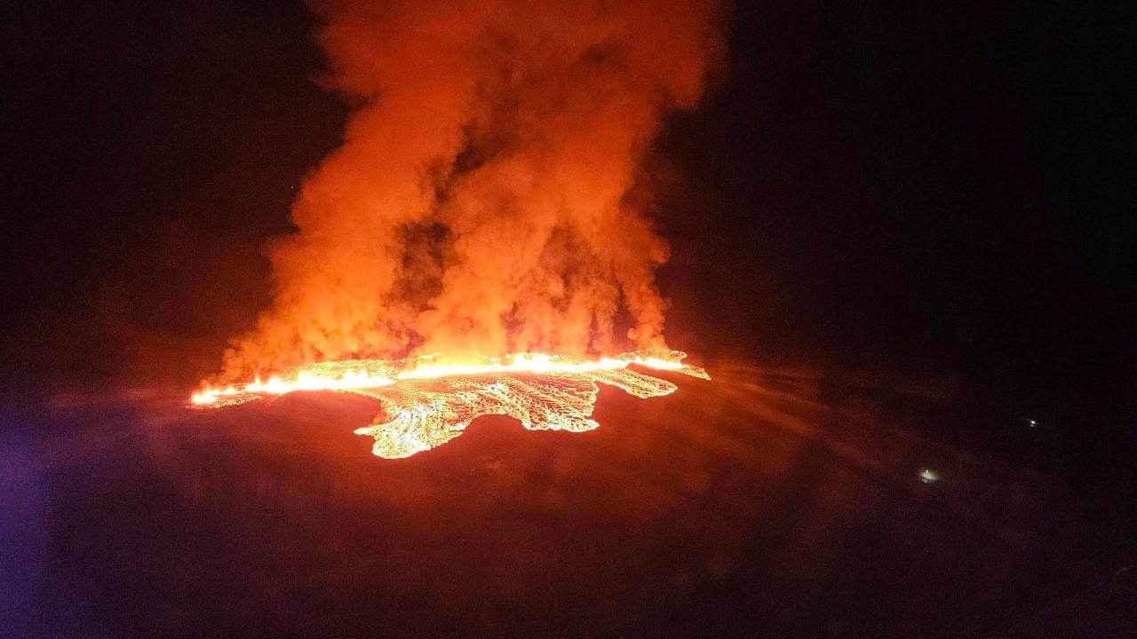 İzlanda’da lavlar kasabaya ulaştı, bir ev alev aldı