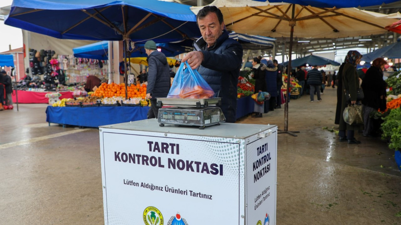 Ferizli Belediyesi Kapalı Pazar Yerinde Tartı Kontrolü Başladı