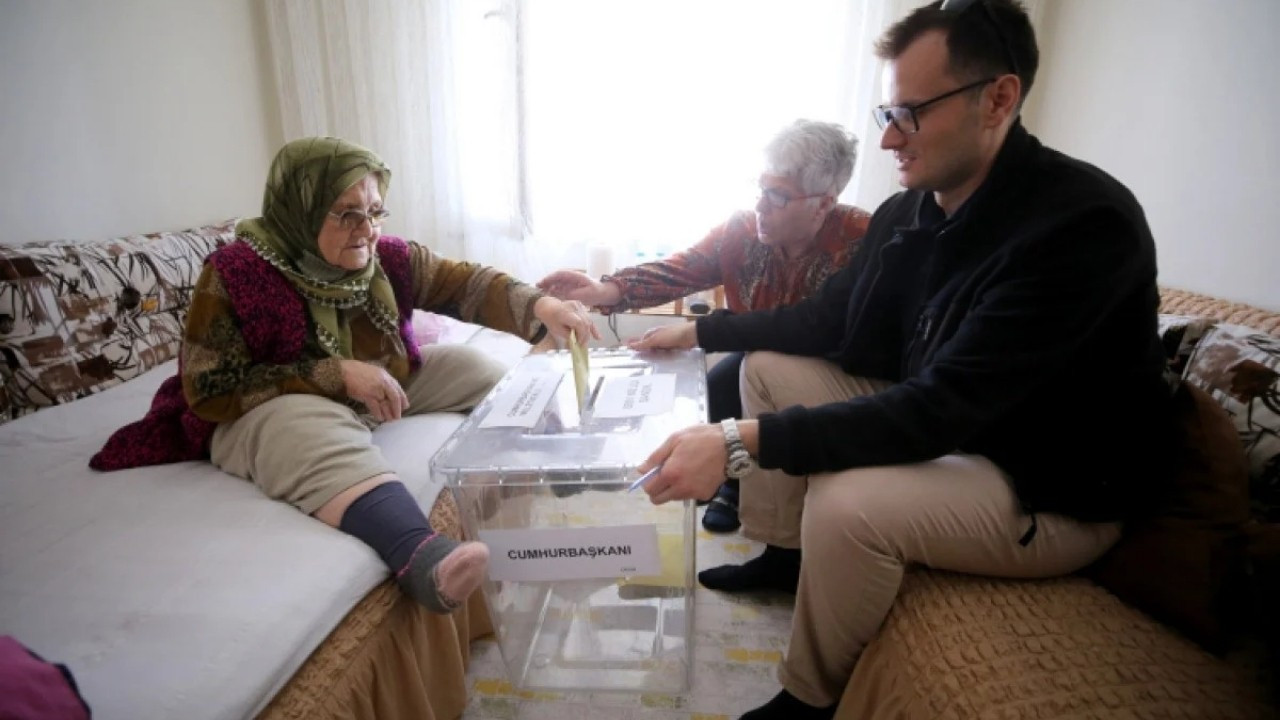 Oy kullanmaya gidemeyenlere sandık gidiyor!