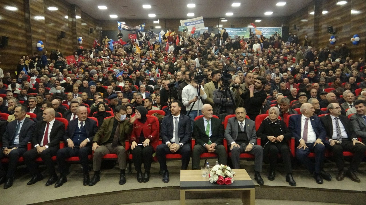 AK Parti'nin Van'daki ilçe belediye başkan adayları açıklandı