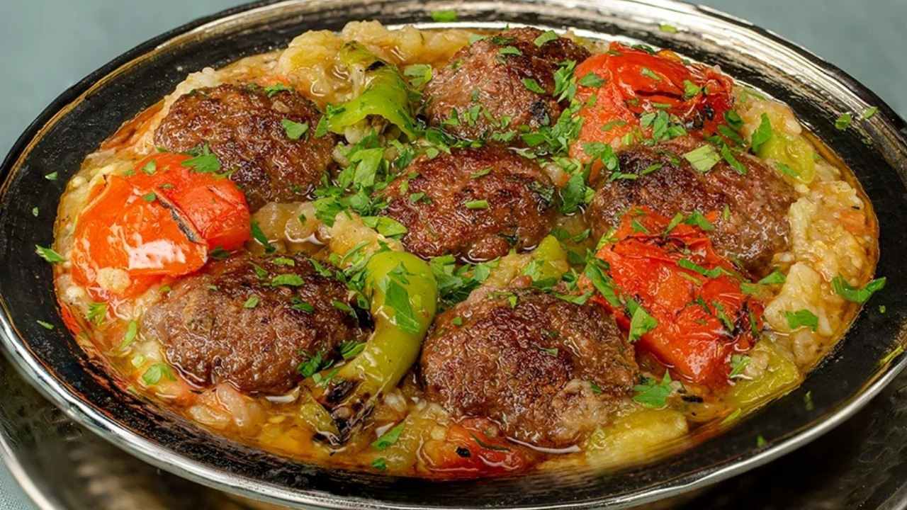 Söğürmeli Kebap Tarifi nasıl yapılır? Gelinim Mutfakta Söğürmeli Kebap Tarifi yapılışı