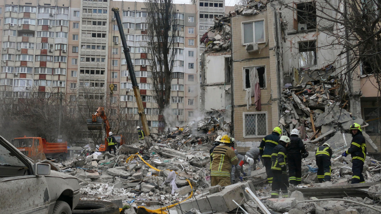 Rusya, Odessa'da apartmanı vurdu: 3 ölü, 8 yaralı