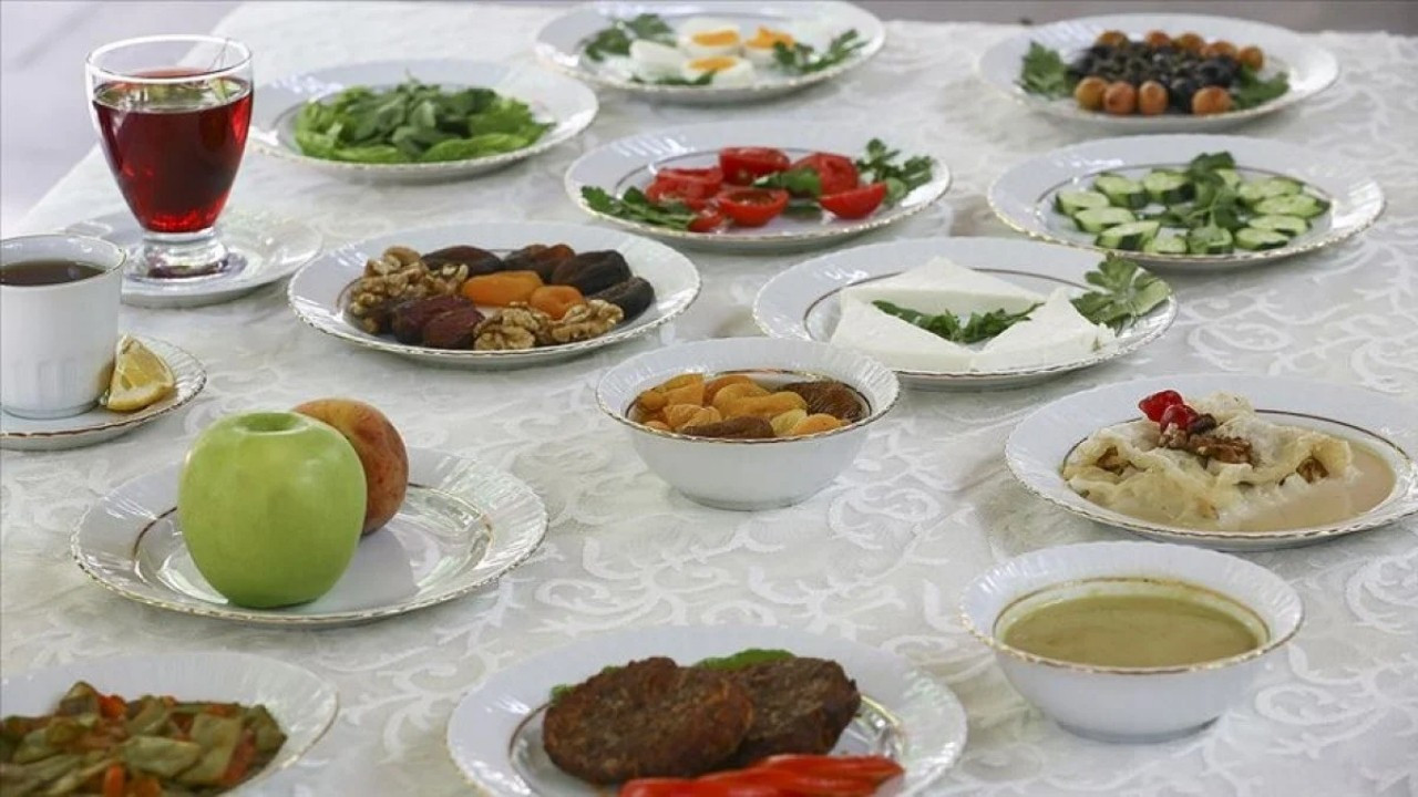 Sağlıklı oruç tutmanın püf noktaları: İşte Ramazan'da 6 beslenme önerisi
