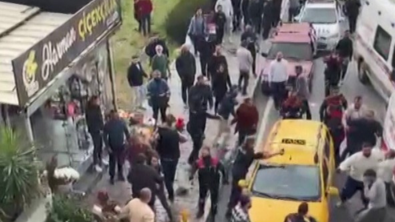 İzmir'de trafikteki laf dalaşında 2 kişiyi silahla yaralayan zanlı tutuklandı