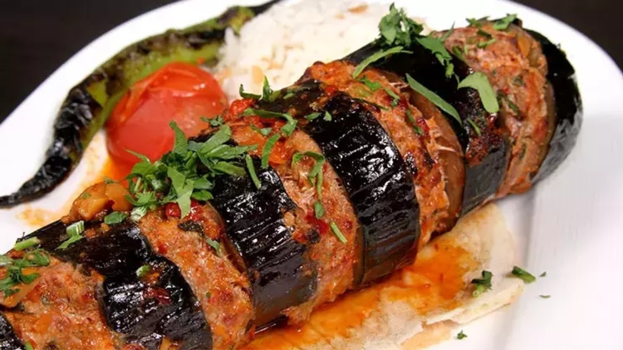 Gelinim Mutfakta Patlıcanlı Ramazan Kebabı Tarifi - Patlıcanlı Ramazan Kebabı nasıl yapılır?