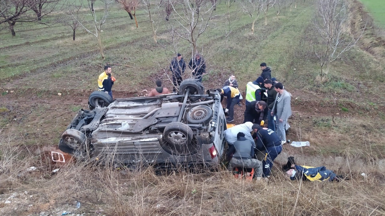 Malatya'da tekeri patlayan otomobil şarampole uçtu: 8 yaralı