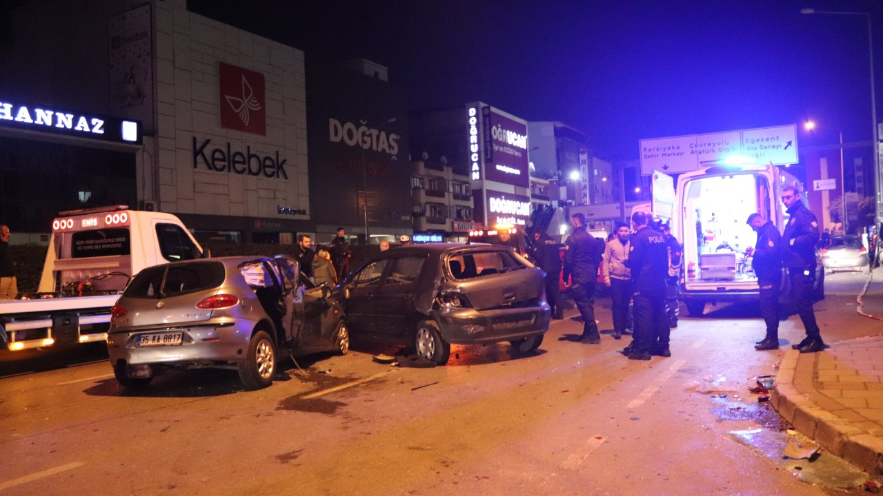 İzmir'deki feci kazada ortalık savaş alanına döndü: 2 ölü, 7 yaralı