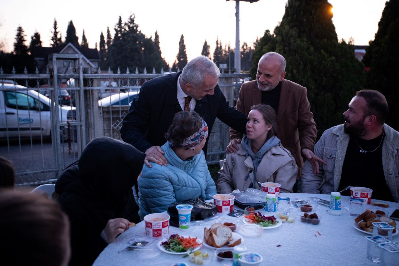 Meydanlar Tıklım Tıklım, Hendek Halkı Babaoğlu’nun Yanında - Sayfa 17