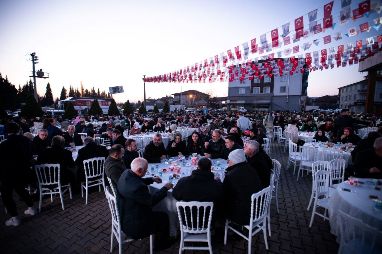 Meydanlar Tıklım Tıklım, Hendek Halkı Babaoğlu’nun Yanında - Sayfa 19