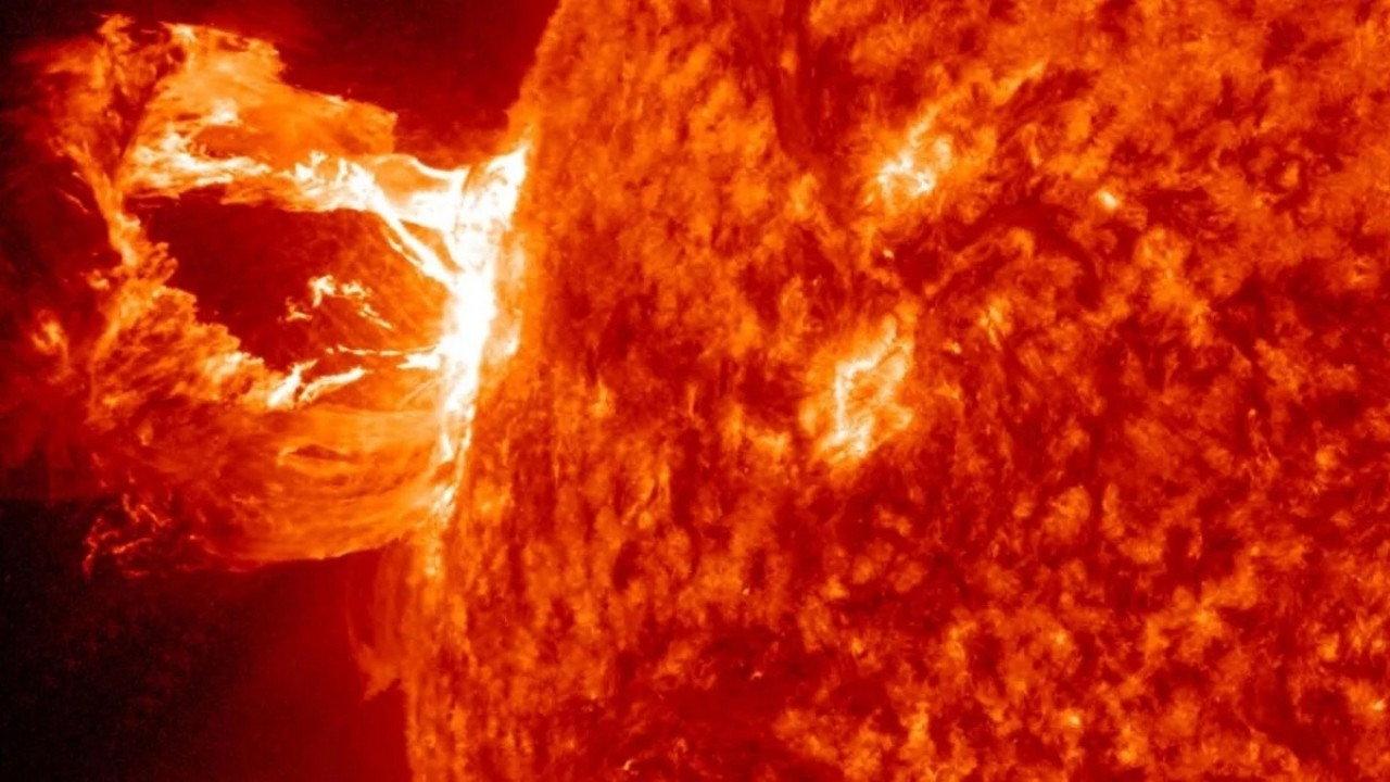 Son 6 yılın en şiddetlisi: Güneş'teki patlama radyo sinyallerini etkileyebilir