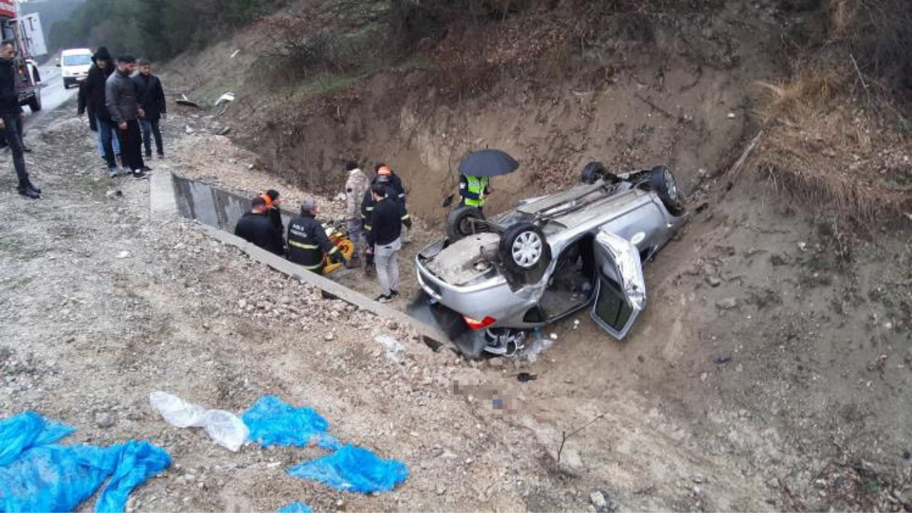 Bolu'da şarampole uçan otomobil ters döndü: 2’si ağır 3 yaralı