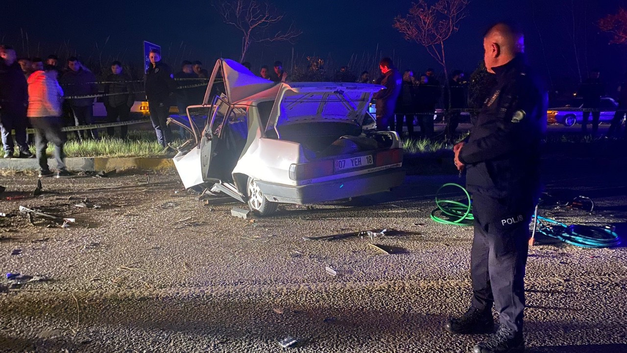 Antalya'da 3 aracın karıştığı feci kaza: 3 ölü