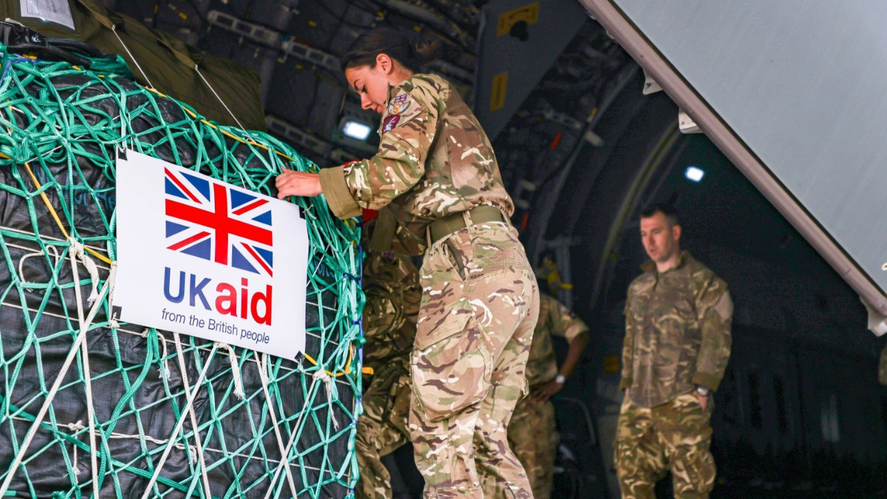 İngiltere, Gazze'ye ilk kez havadan yardım bıraktı