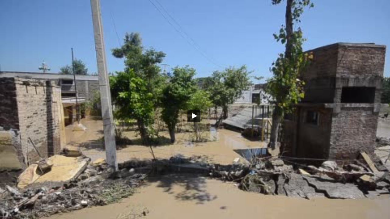 Pakistan’da şiddetli yağış nedeniyle 2 ev çöktü: 10 ölü