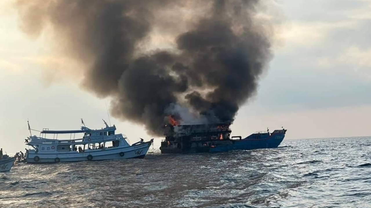 Tayland'da feribot yandı: 108 kişi kurtarıldı
