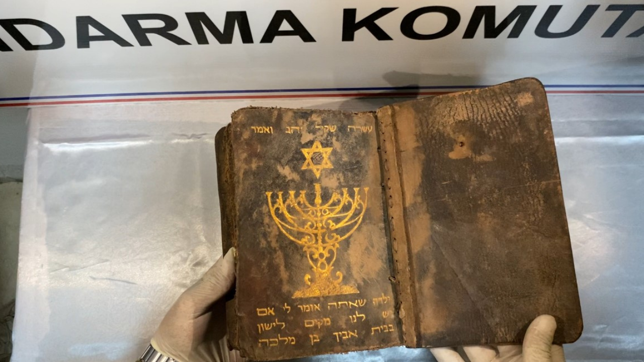 1000 yıllık İbranice kitap ele geçirildi