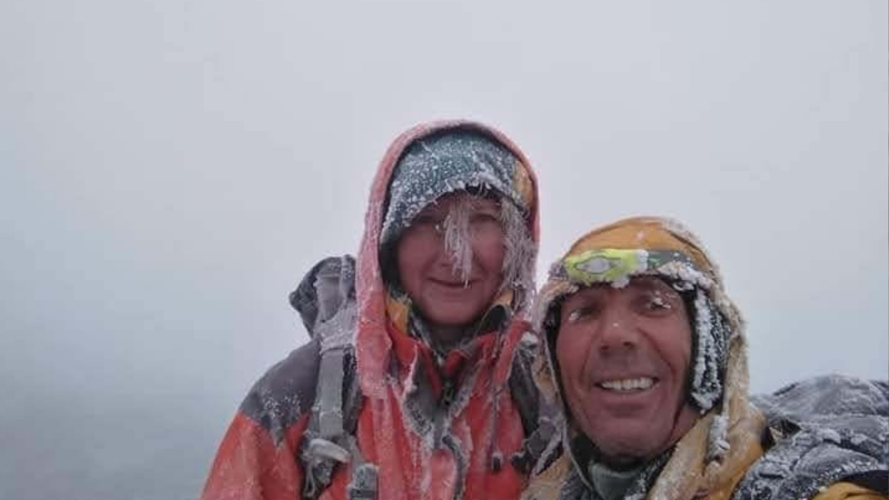 Bahar ayında Ağrı Dağı’na çıkan dağcıların yüzü buz tuttu