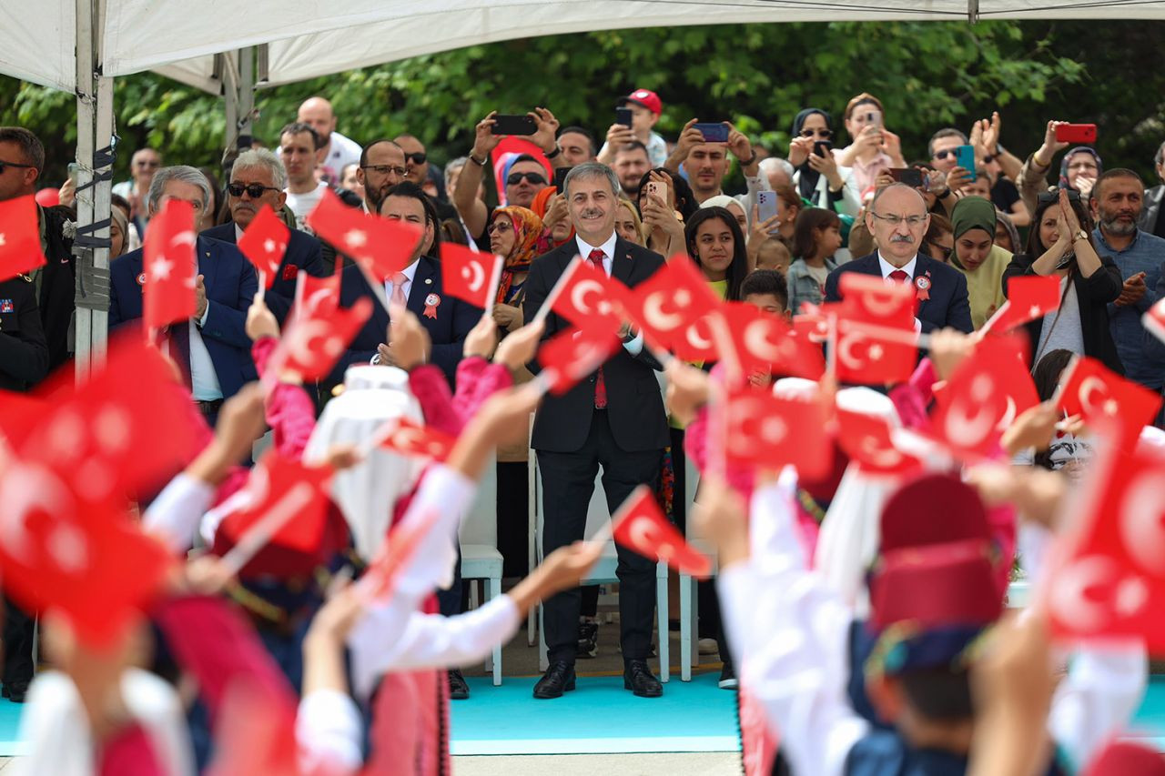 Alemdar miniklerin bayram coşkusuna ortak oldu: “Gözlerinizdeki ışık hiç solmasın” - Sayfa 12