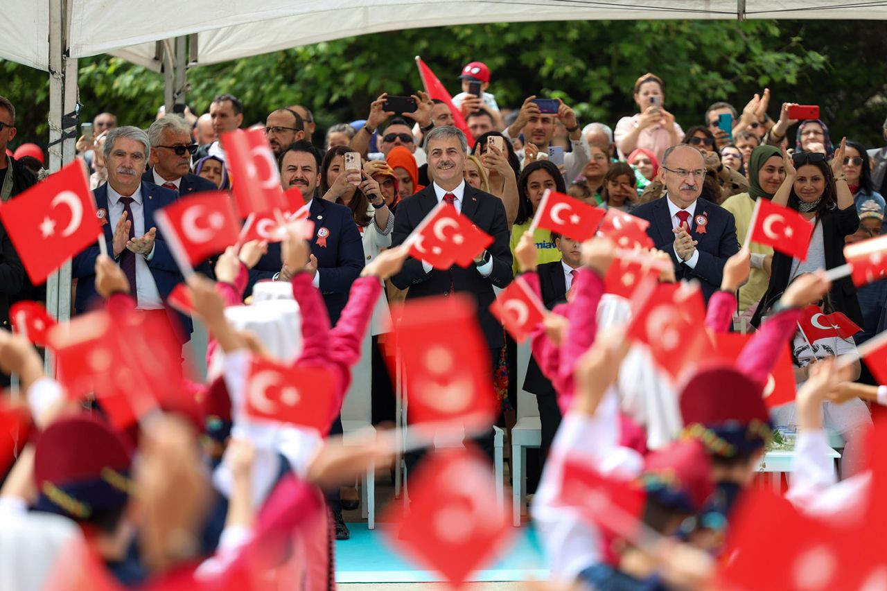 Alemdar miniklerin bayram coşkusuna ortak oldu: “Gözlerinizdeki ışık hiç solmasın” - Sayfa 15