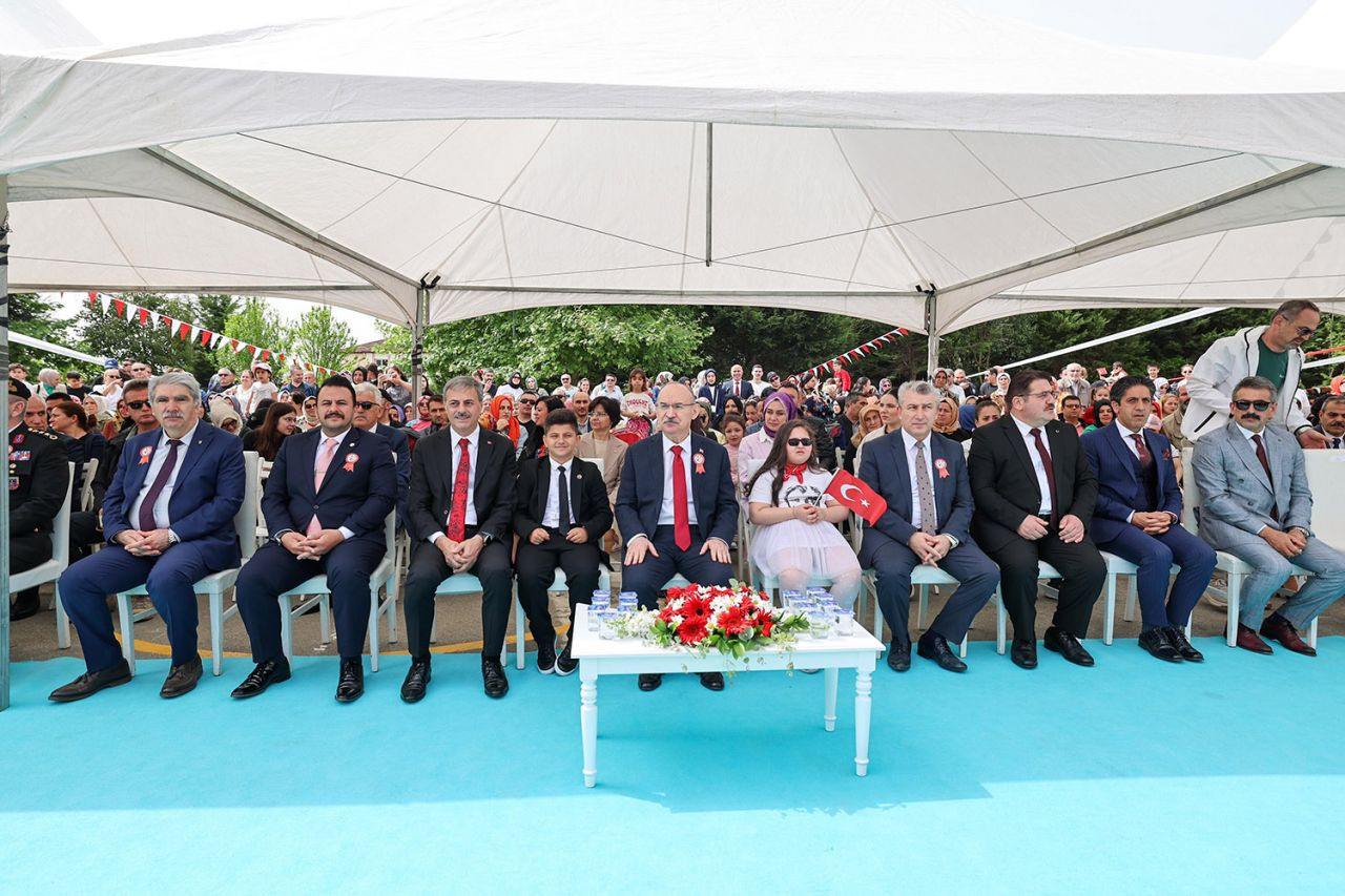 Alemdar miniklerin bayram coşkusuna ortak oldu: “Gözlerinizdeki ışık hiç solmasın” - Sayfa 6