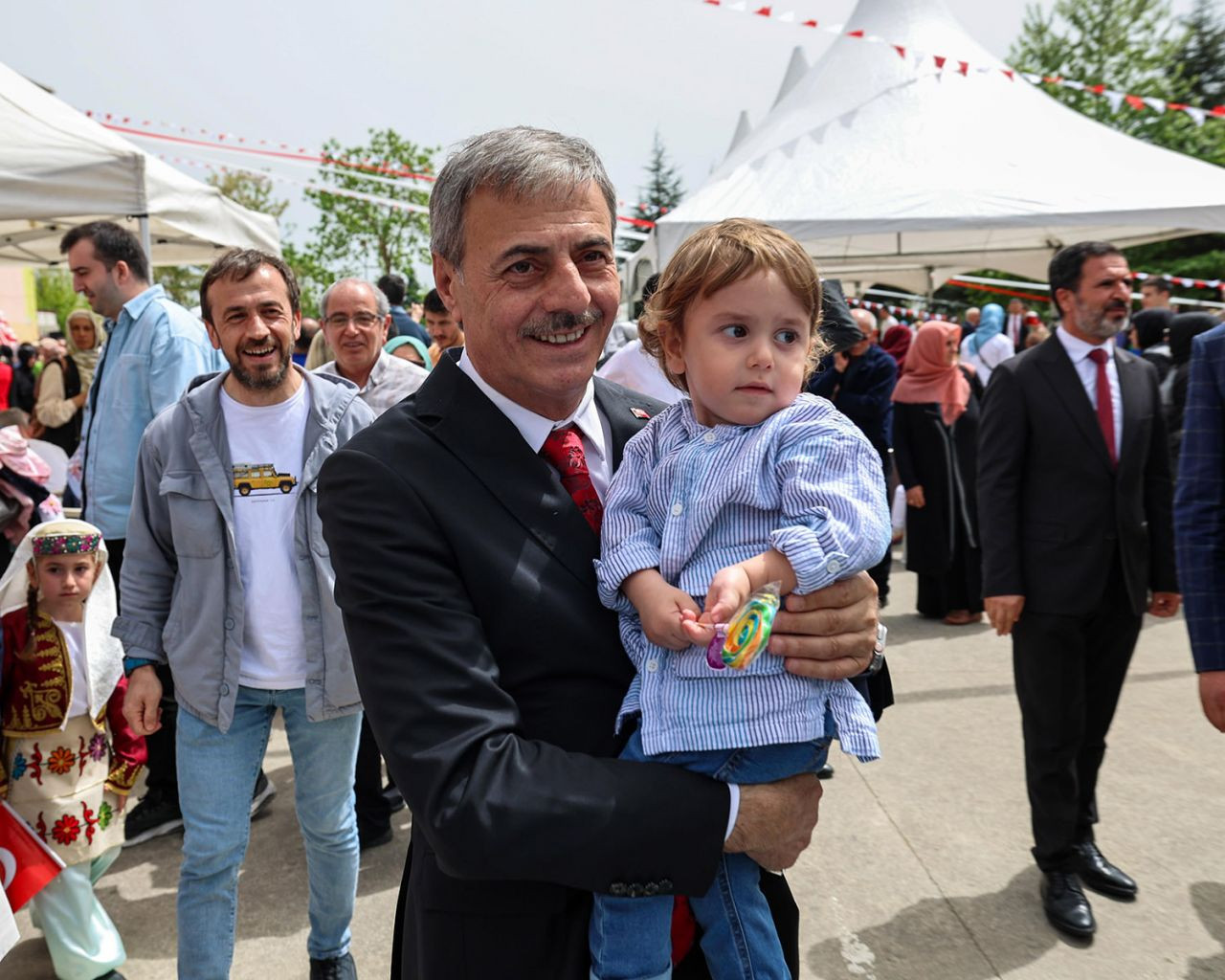 Alemdar miniklerin bayram coşkusuna ortak oldu: “Gözlerinizdeki ışık hiç solmasın” - Sayfa 8